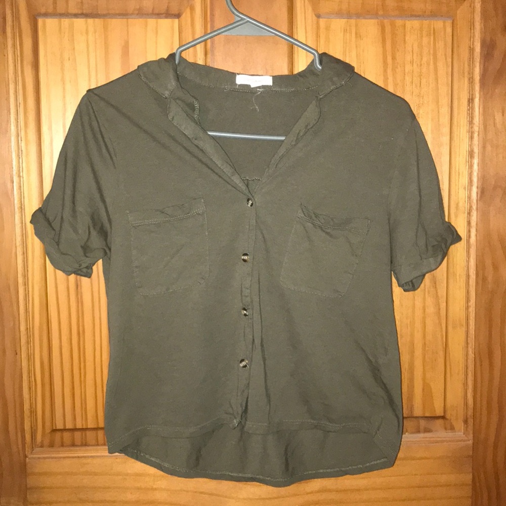 Olive green short sleeve pocketed button up tshirt